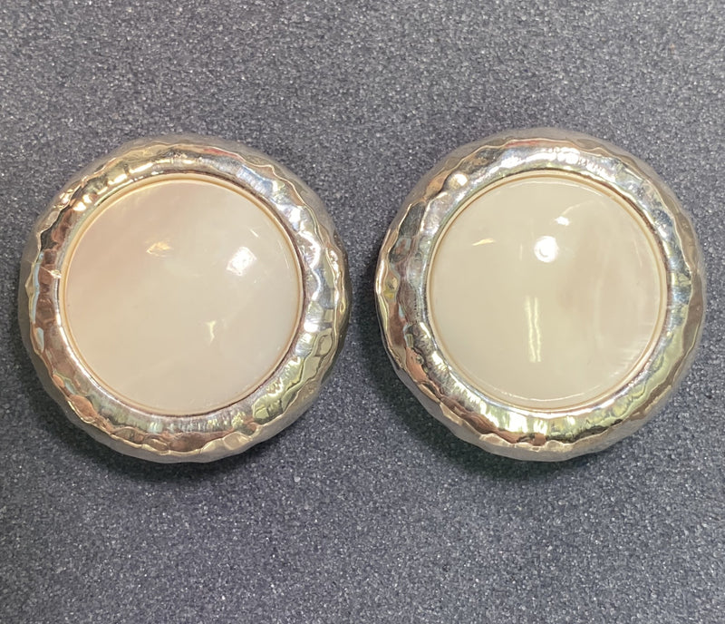 Hammered Round Mother Of Pearl Clip Earring