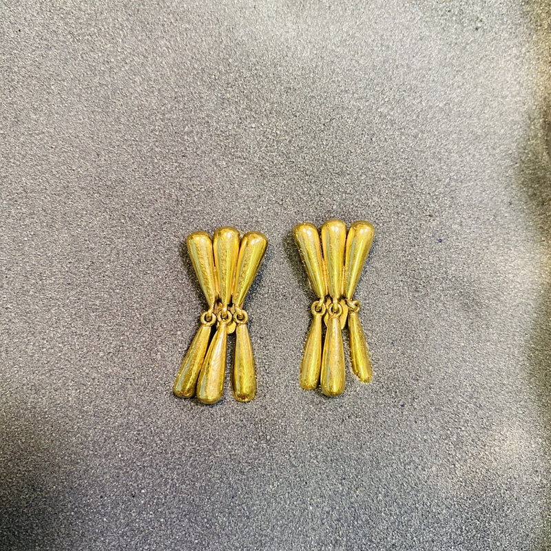 Small Six Pods Clip Earring