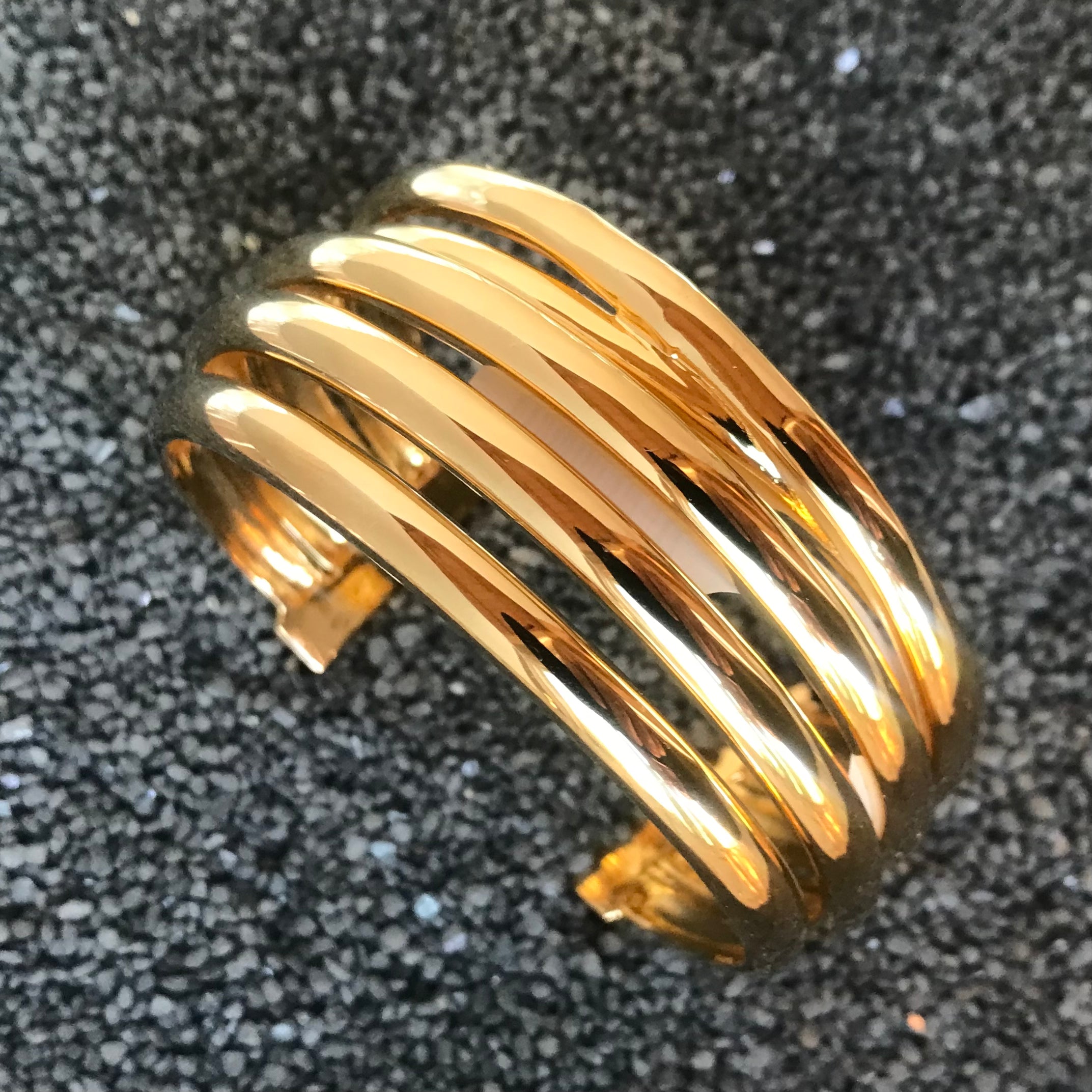 Smooth Ribbed Cuff Gold – Vanderbilt Collection