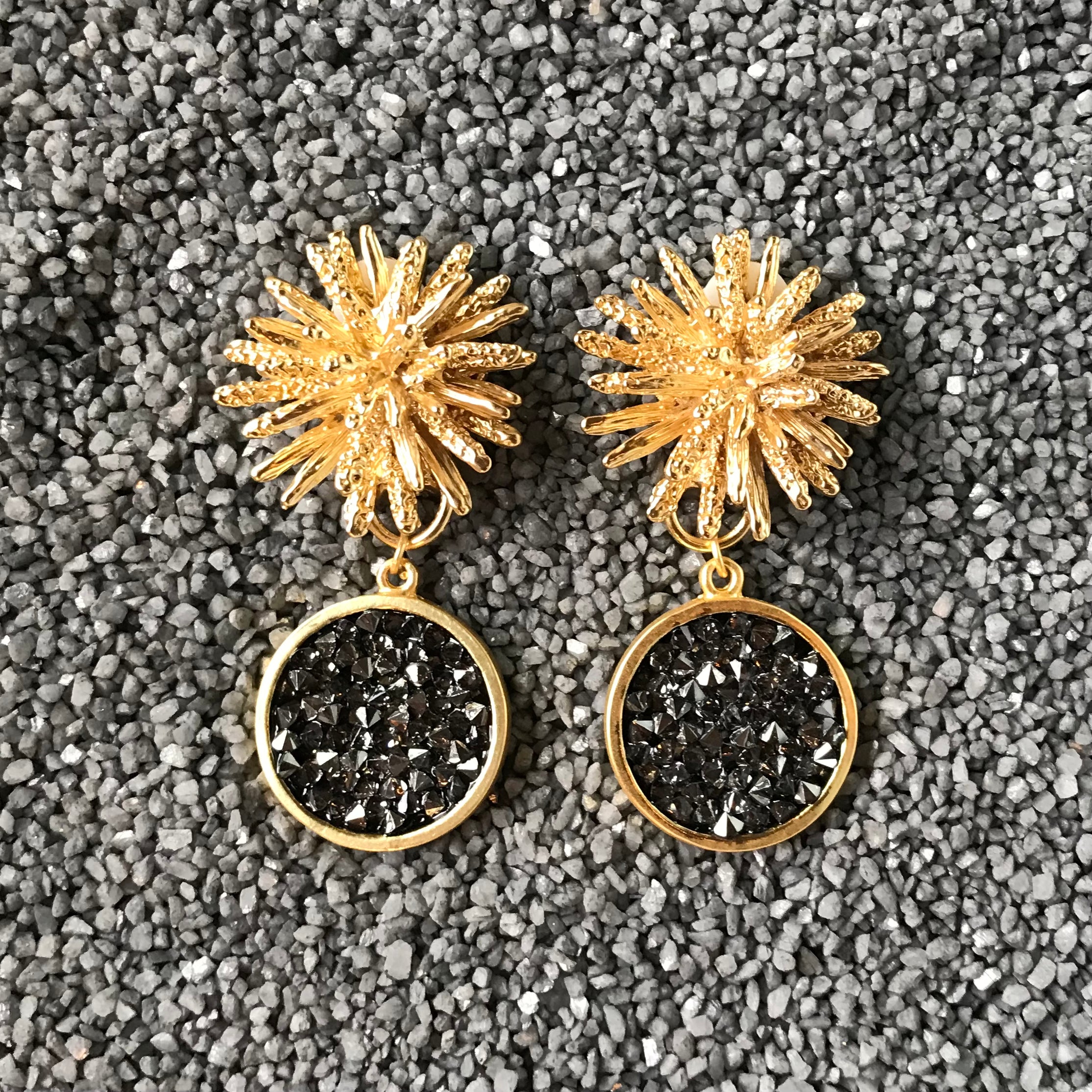 Gold Star Burst with BlackDrop