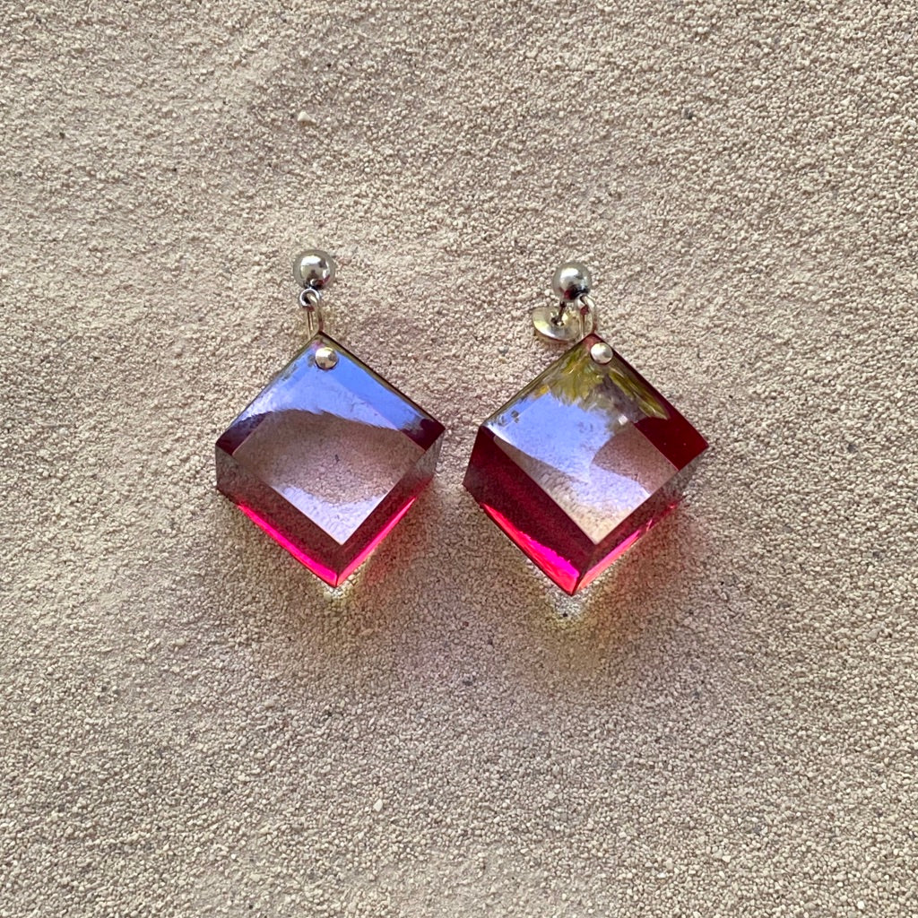 Nik/Lg/Cubes/Red