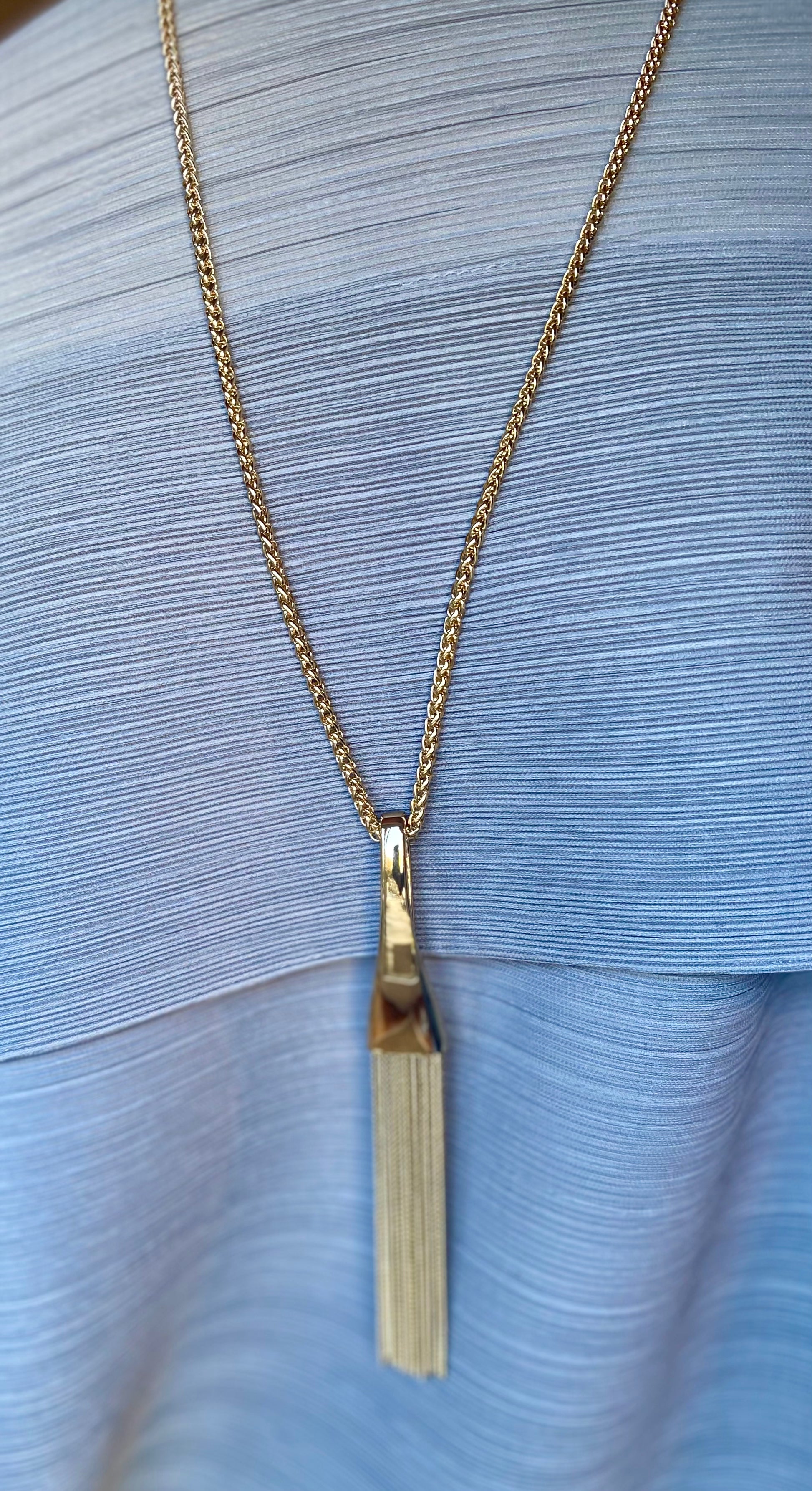 Small Chain w Pendant Tassel Gold