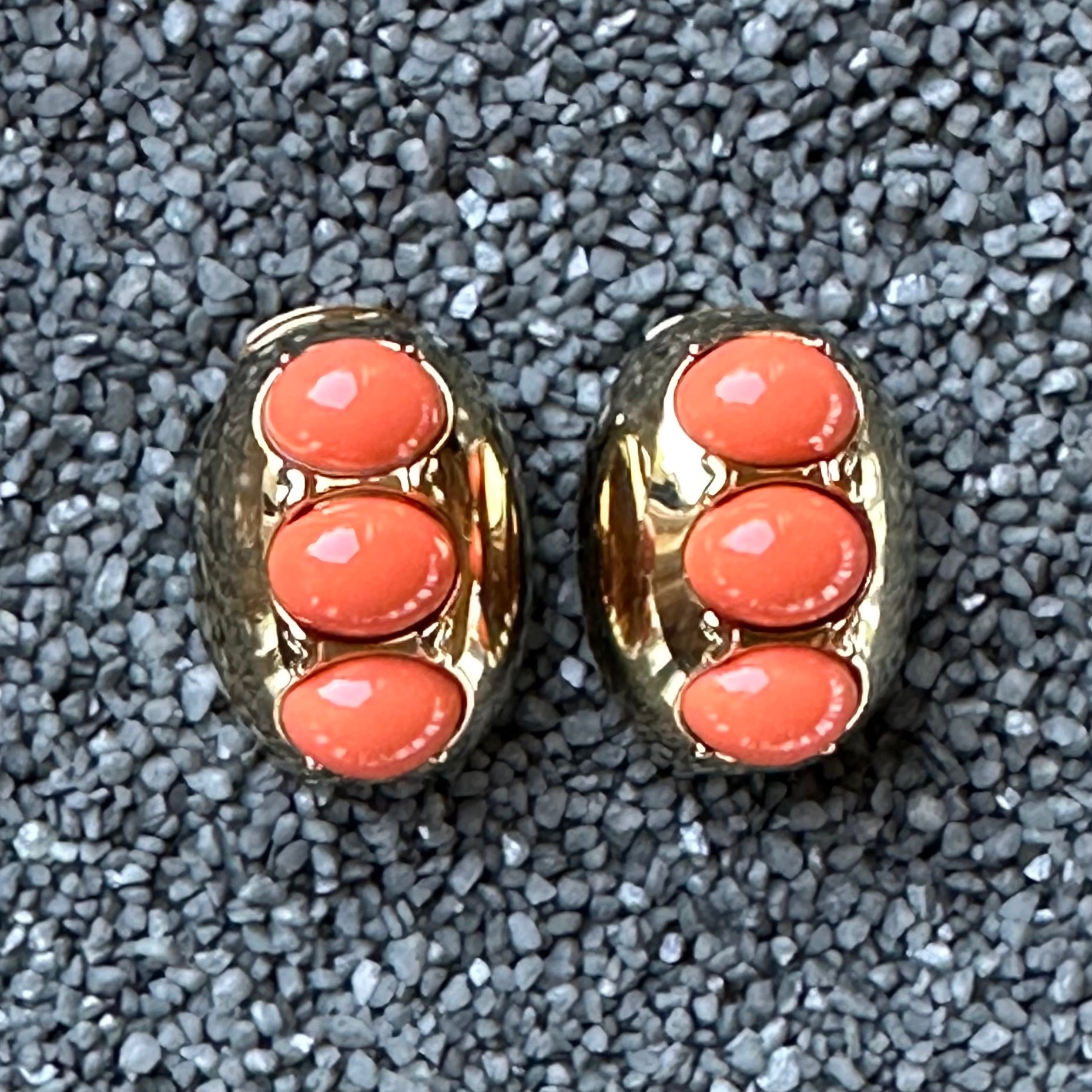 Three Small Colored Ovals in Gold Oval