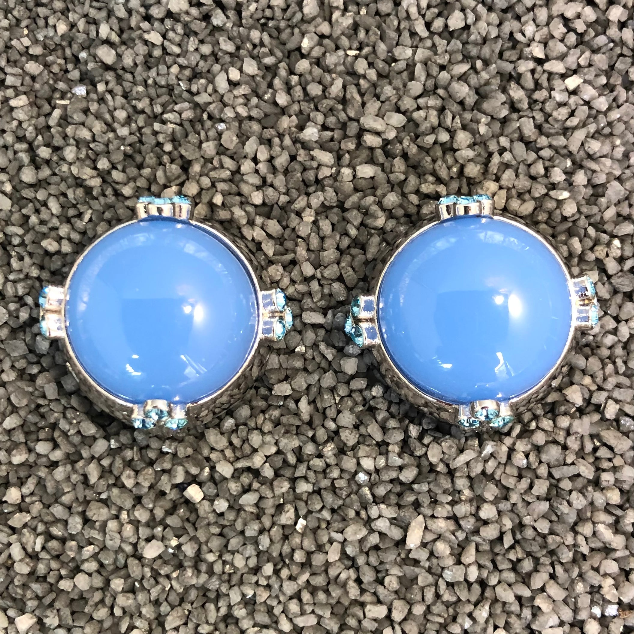 Round W/ Small Side Stones in Colors