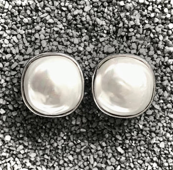 Medium Pearl Button