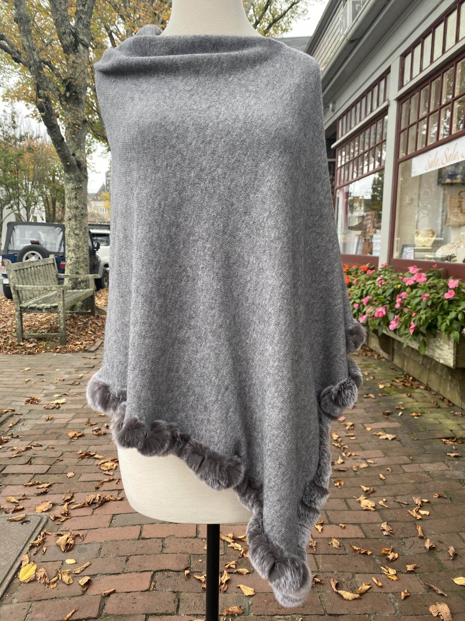 laf/Grey Poncho W/ Rabbit Fur Trim