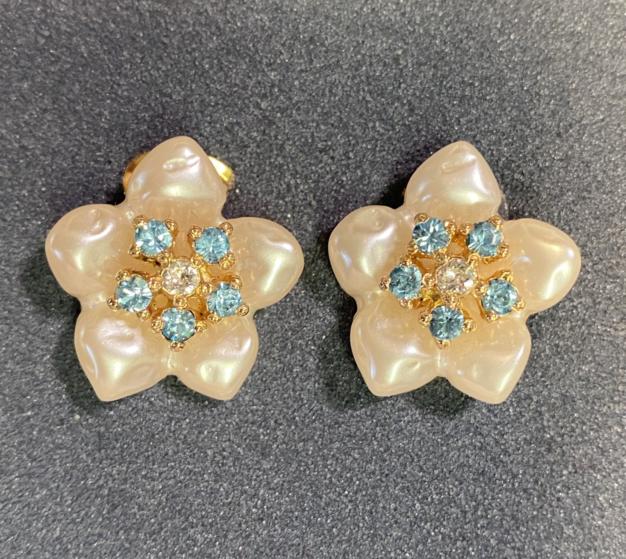 Pearl Flower Blue CZ's Center