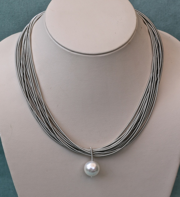 Vcexclusives: Single Pearl Drop With  Grey