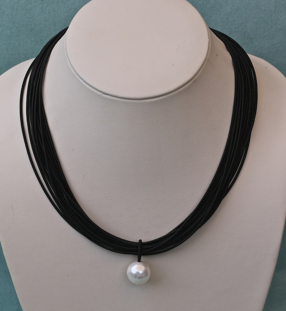 Single Pearl Drop With Black