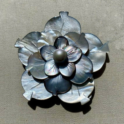 Mother of Pearl Grey Trpl/Flw/Multi Petal